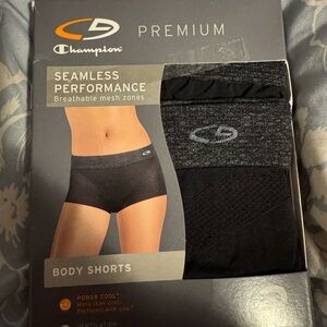 Champion Women’s Black Seamless Performance Body Shorts